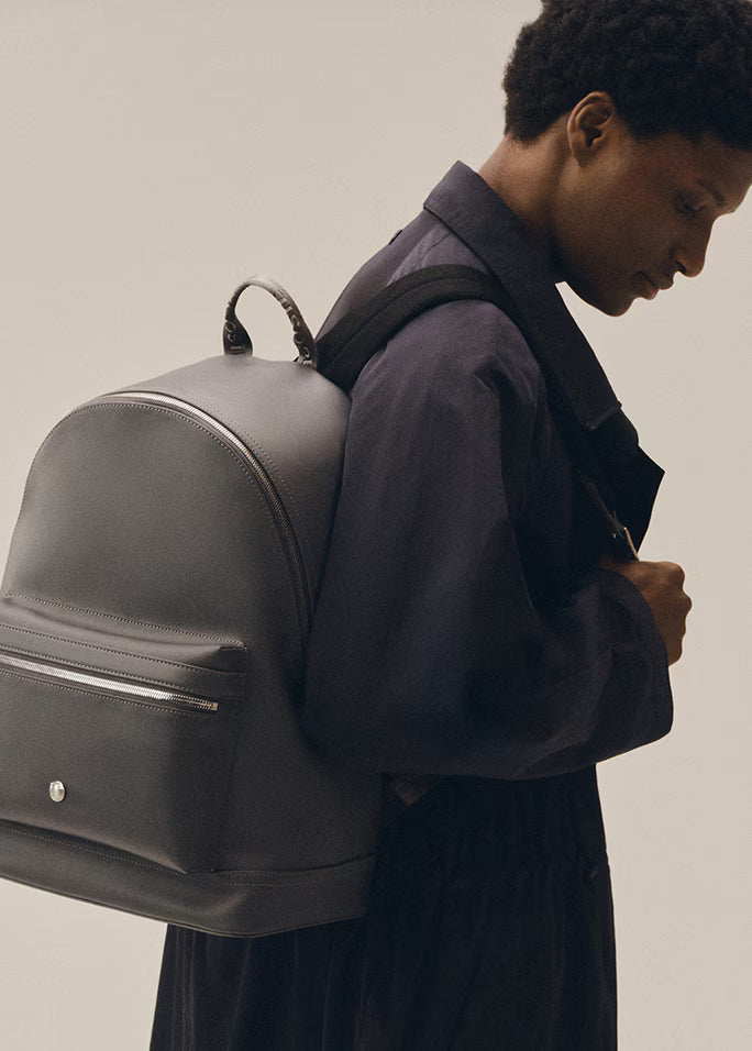 Maroquinerie. Partez à l'aventure.